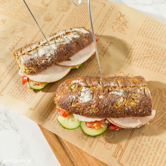 Körnis-Baguette mit Bruschetta und Hähnchenaufschnitt